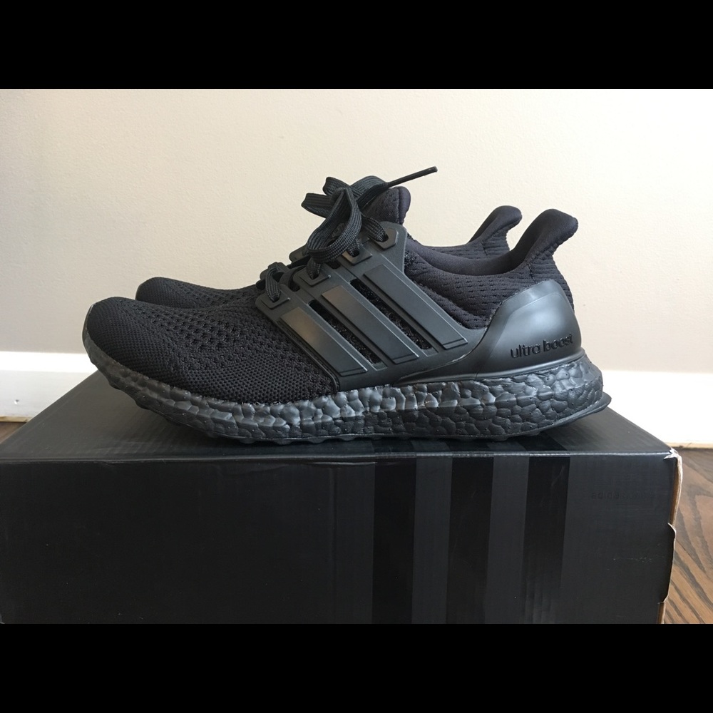 Triple Black Adidas Ultraboost women’s 8
